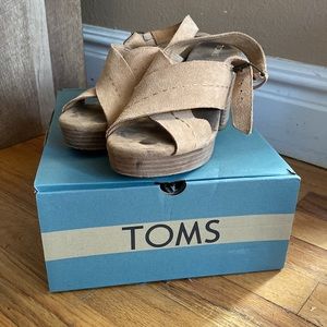 TOMS Ibiza sandals platform heels - honey suede - size 8